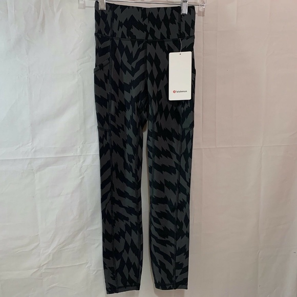 Lululemon Womens NWT Invigorate HR Tight 25" Workout Legging Size 2 - Picture 1 of 5